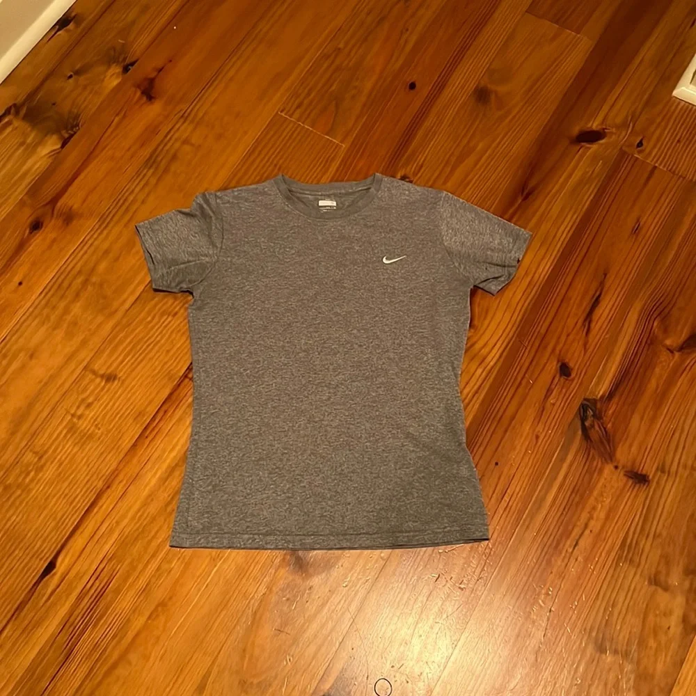 Boy’s Nike Shirt - Picture 1 of 4